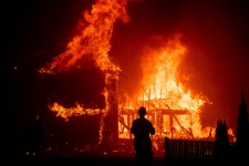 Camp wildfire California, photo from AP by Noah Berger